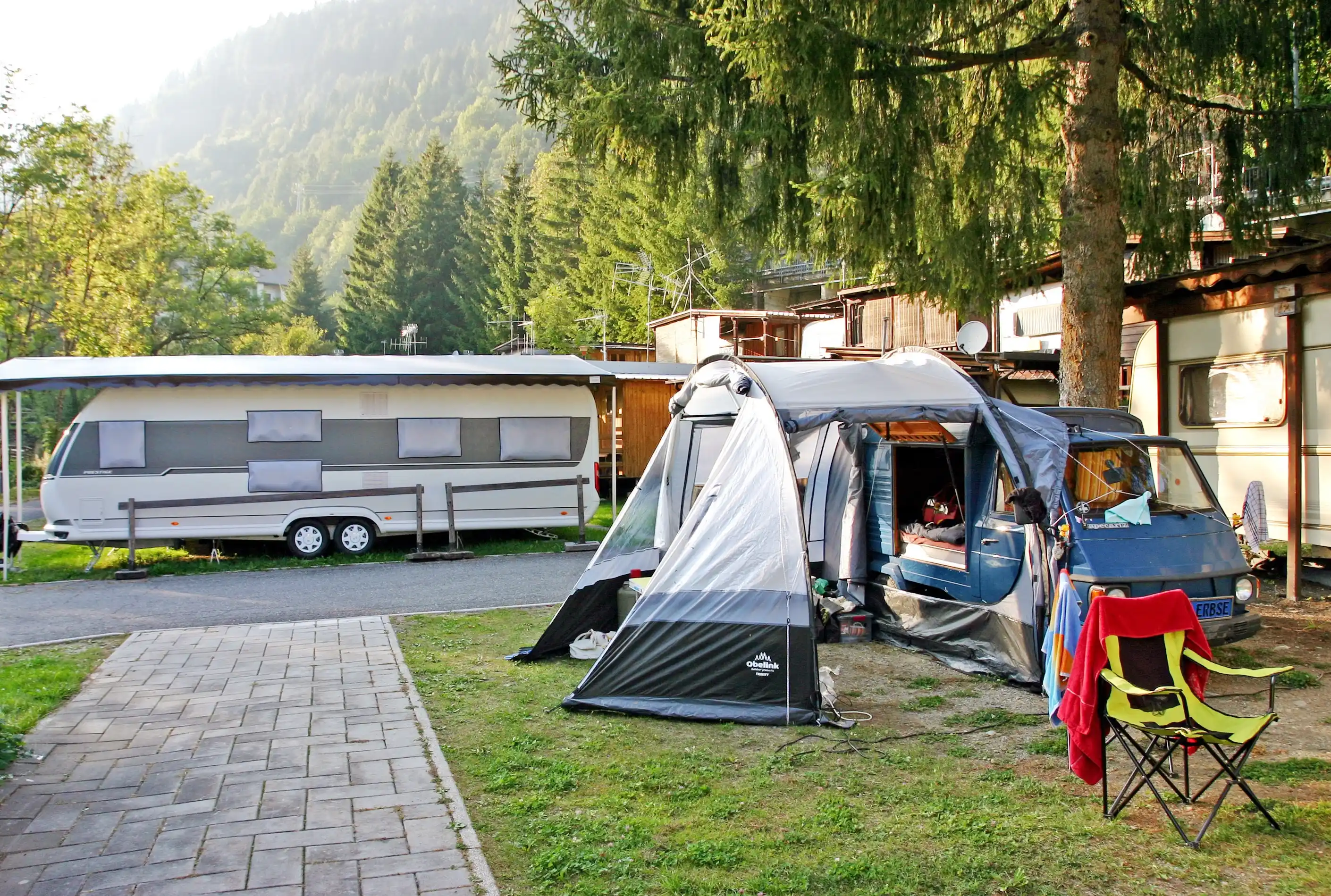 Piazzole per tende e camper nel bosco